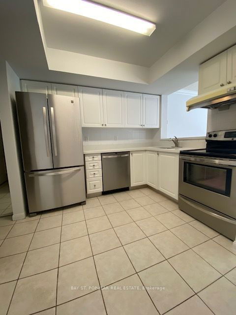 28 Sommerset Way, unit 1009 for rent - image #3