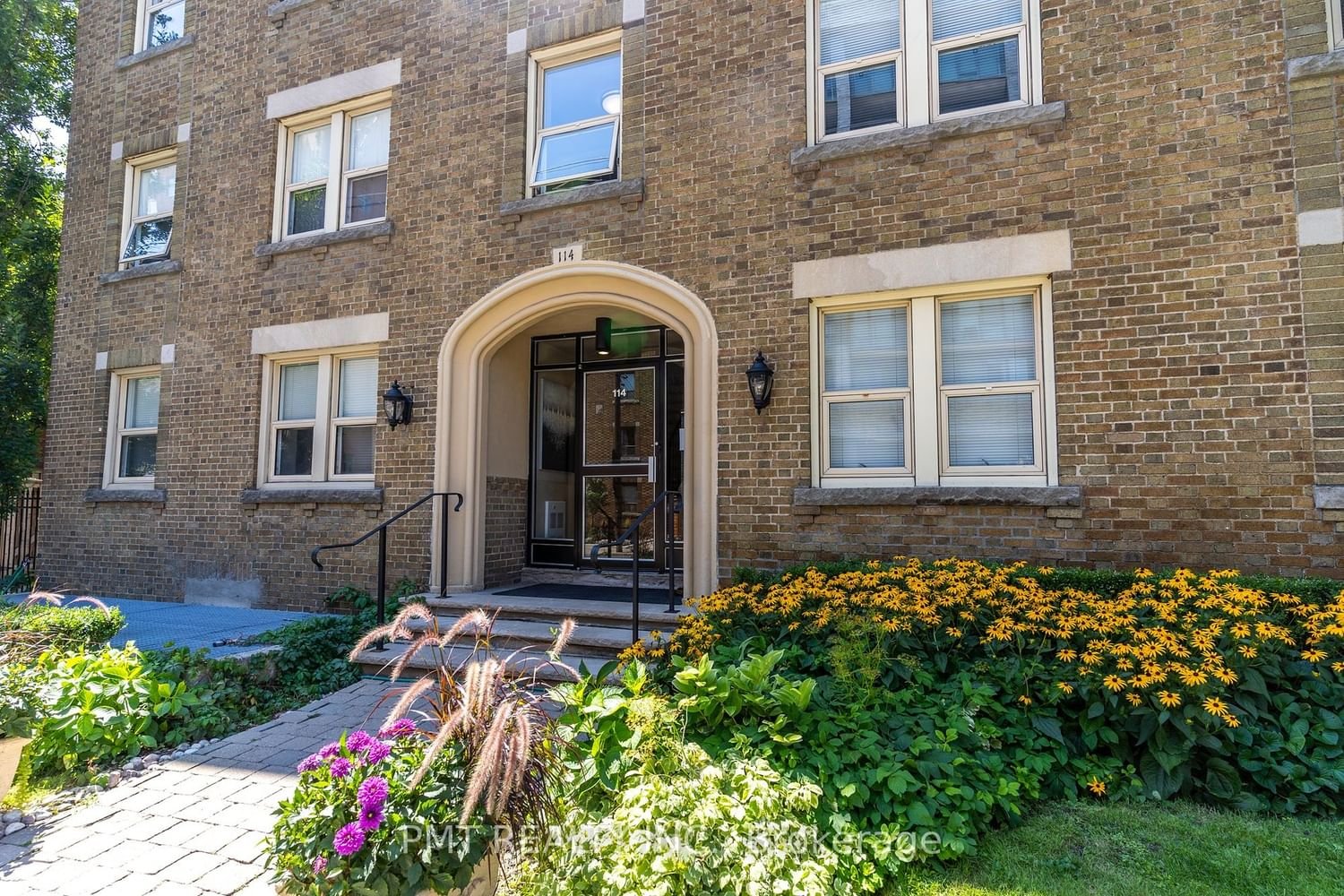 114 Vaughan Rd, unit 402 for sale - image #1