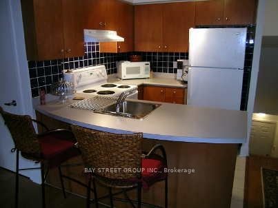415 Jarvis St, unit 400 for rent - image #2