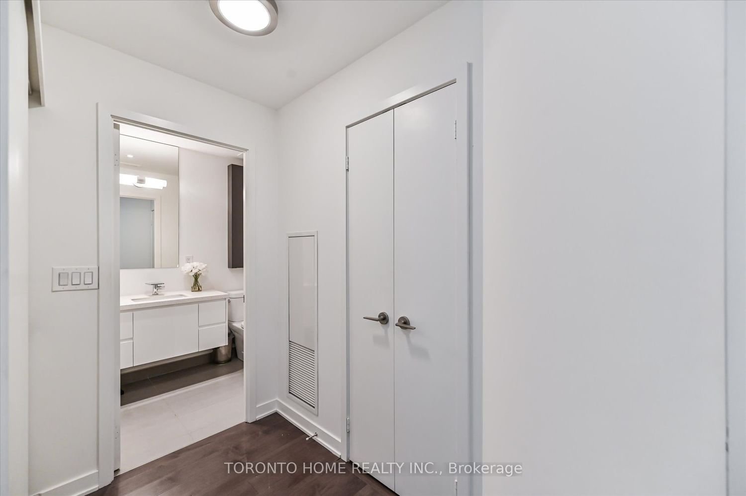 110 Charles St E, unit Th02 for rent - image #21