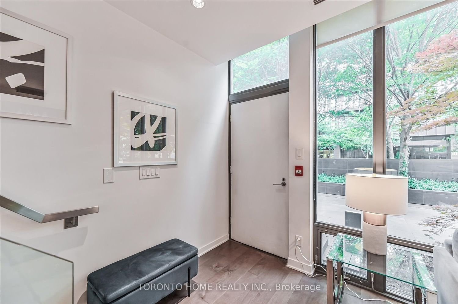 110 Charles St E, unit Th02 for rent - image #3