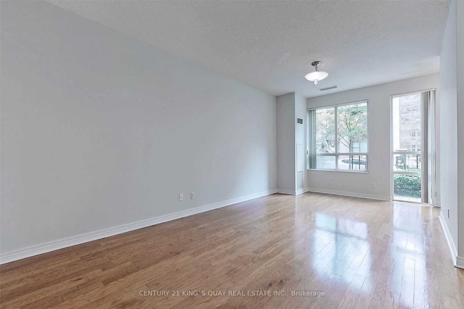 23 Hollywood Ave, unit 107 for rent - image #5