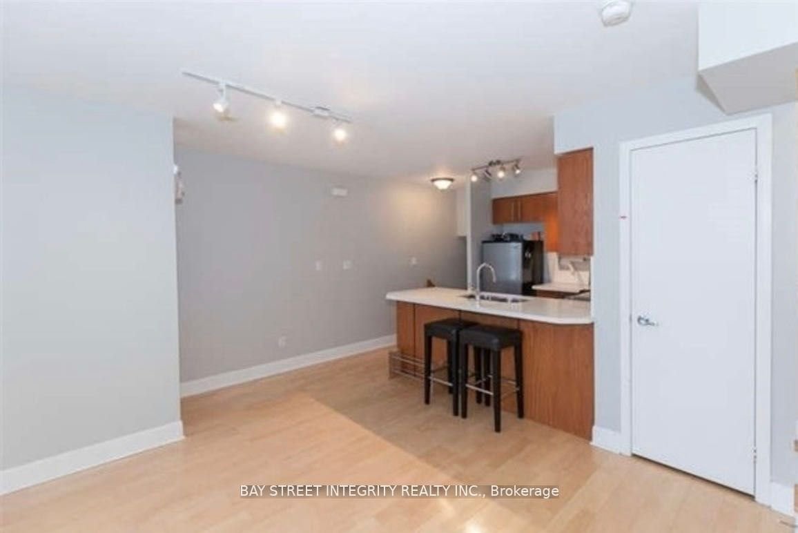 415 Jarvis St, unit 355 for rent - image #4