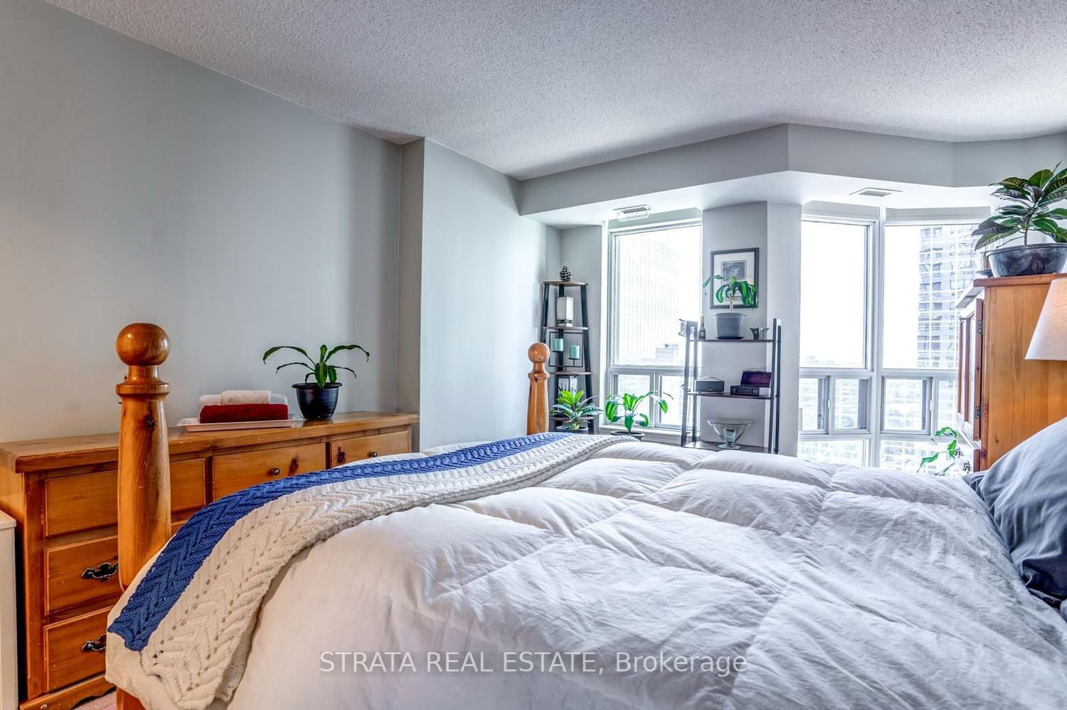 33 Empress Ave S, unit 1610 for sale