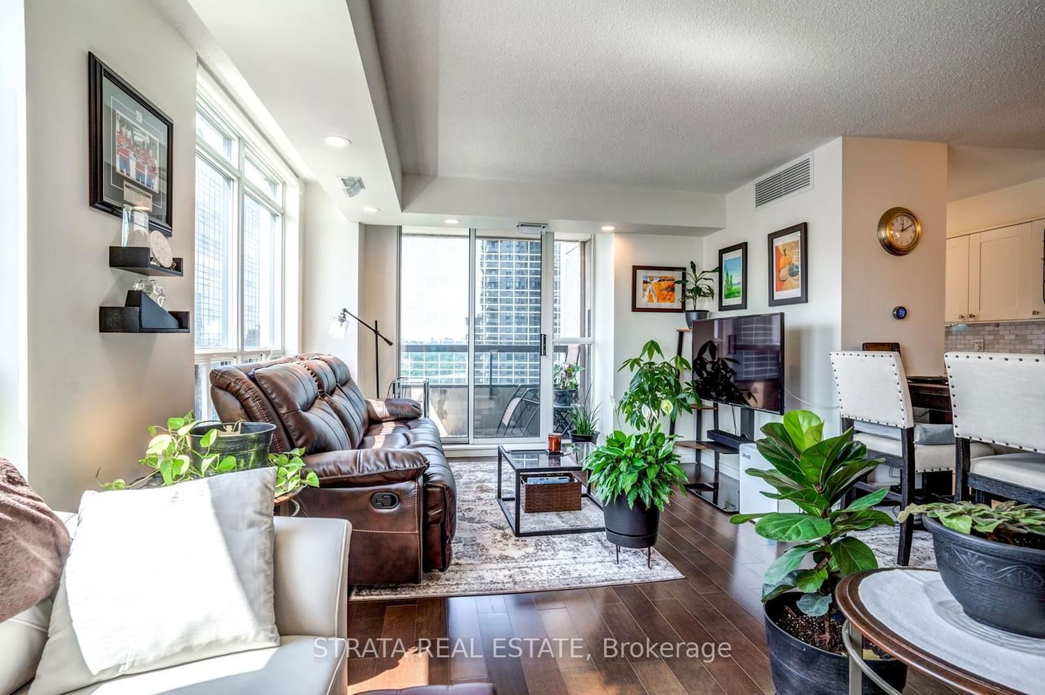 33 Empress Ave S, unit 1610 for sale