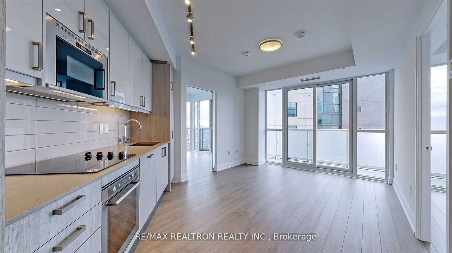 77 Mutual St, unit 602 for rent - image #4