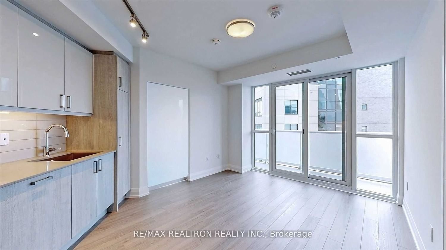 77 Mutual St, unit 602 for rent - image #8
