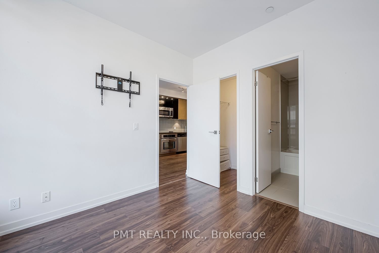 89 Dunfield Ave, unit 608 for rent - image #16