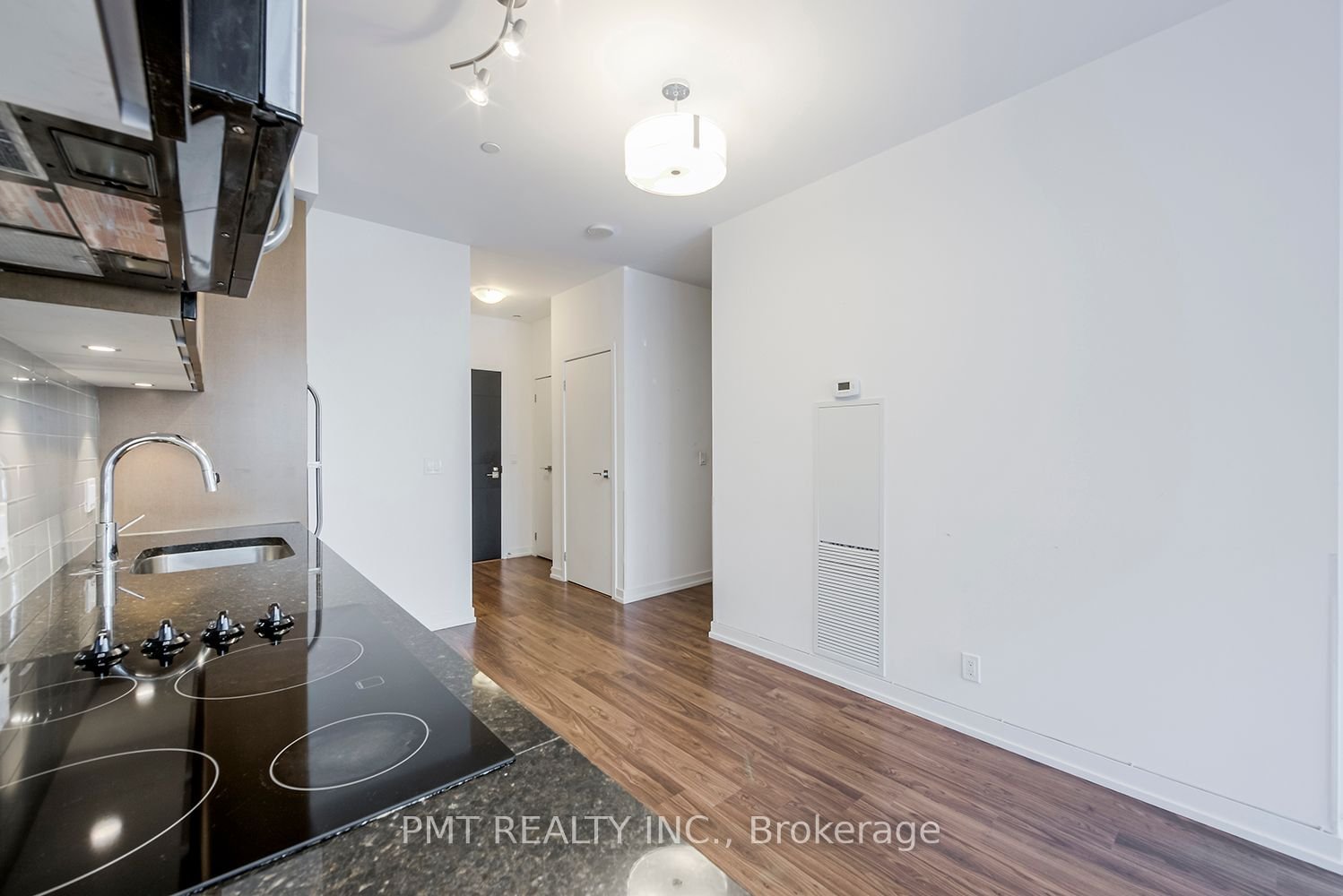 89 Dunfield Ave, unit 608 for rent - image #9