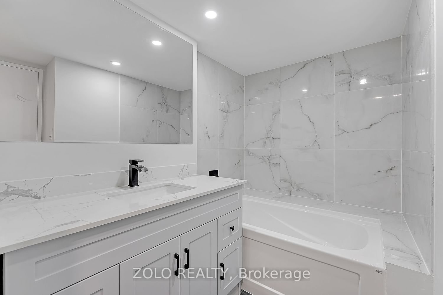 10 Kenneth Ave, unit 1102 for sale - image #20