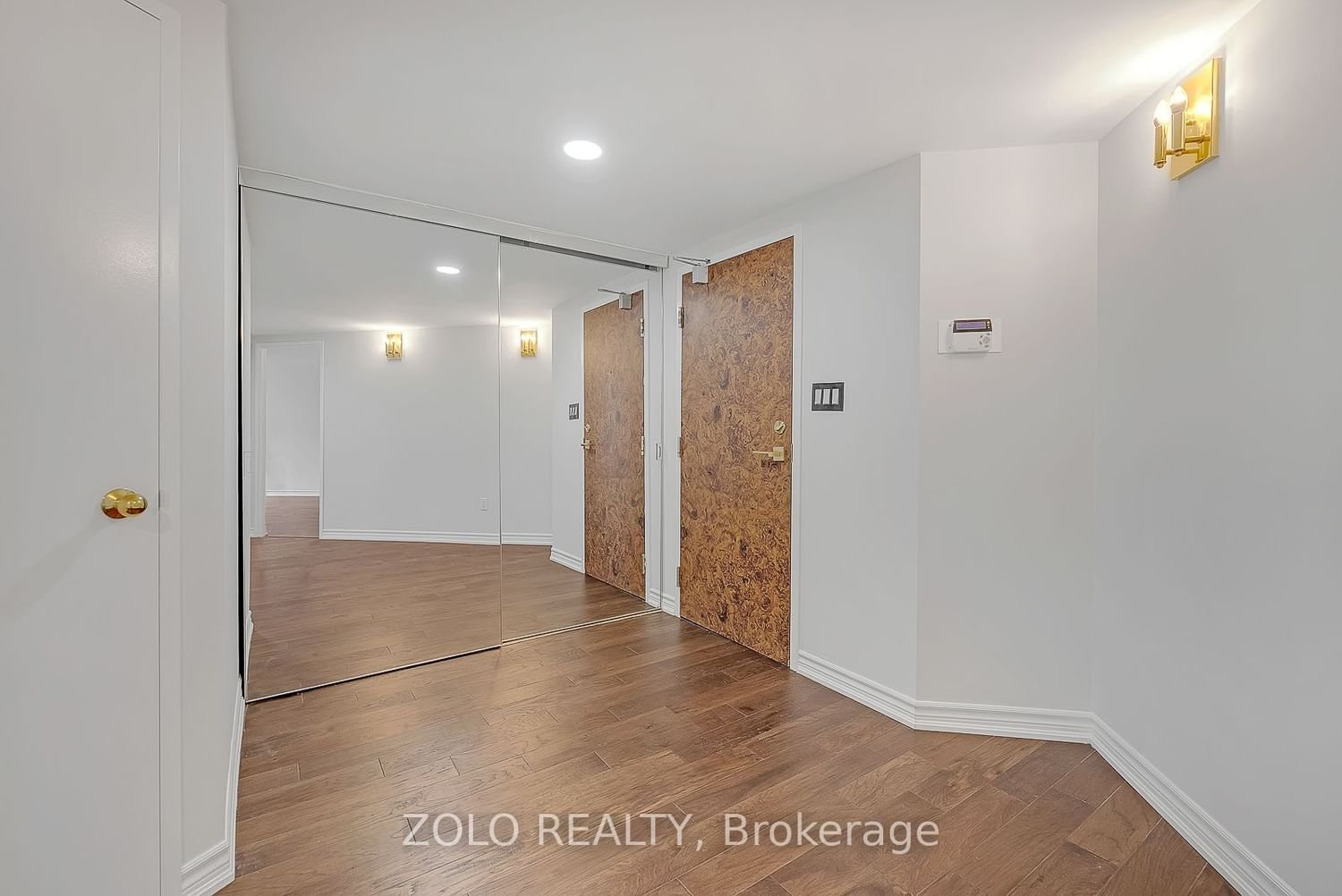 10 Kenneth Ave, unit 1102 for sale - image #4
