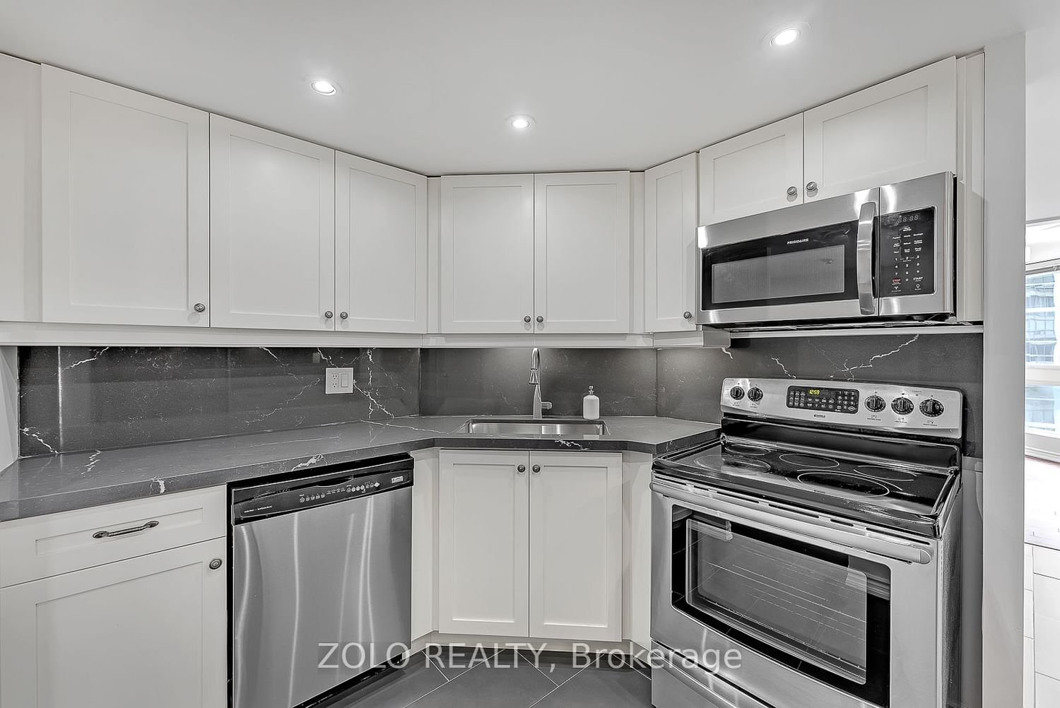 10 Kenneth Ave, unit 1102 for sale - image #6