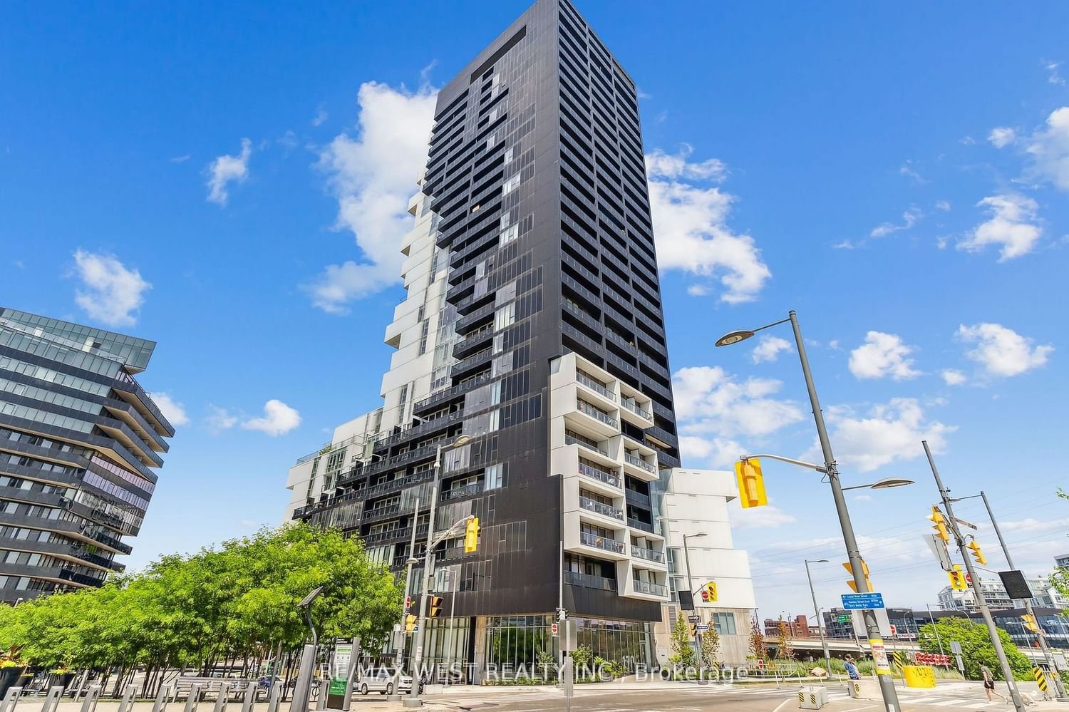 170 Bayview Ave, unit 802 for sale - image #1