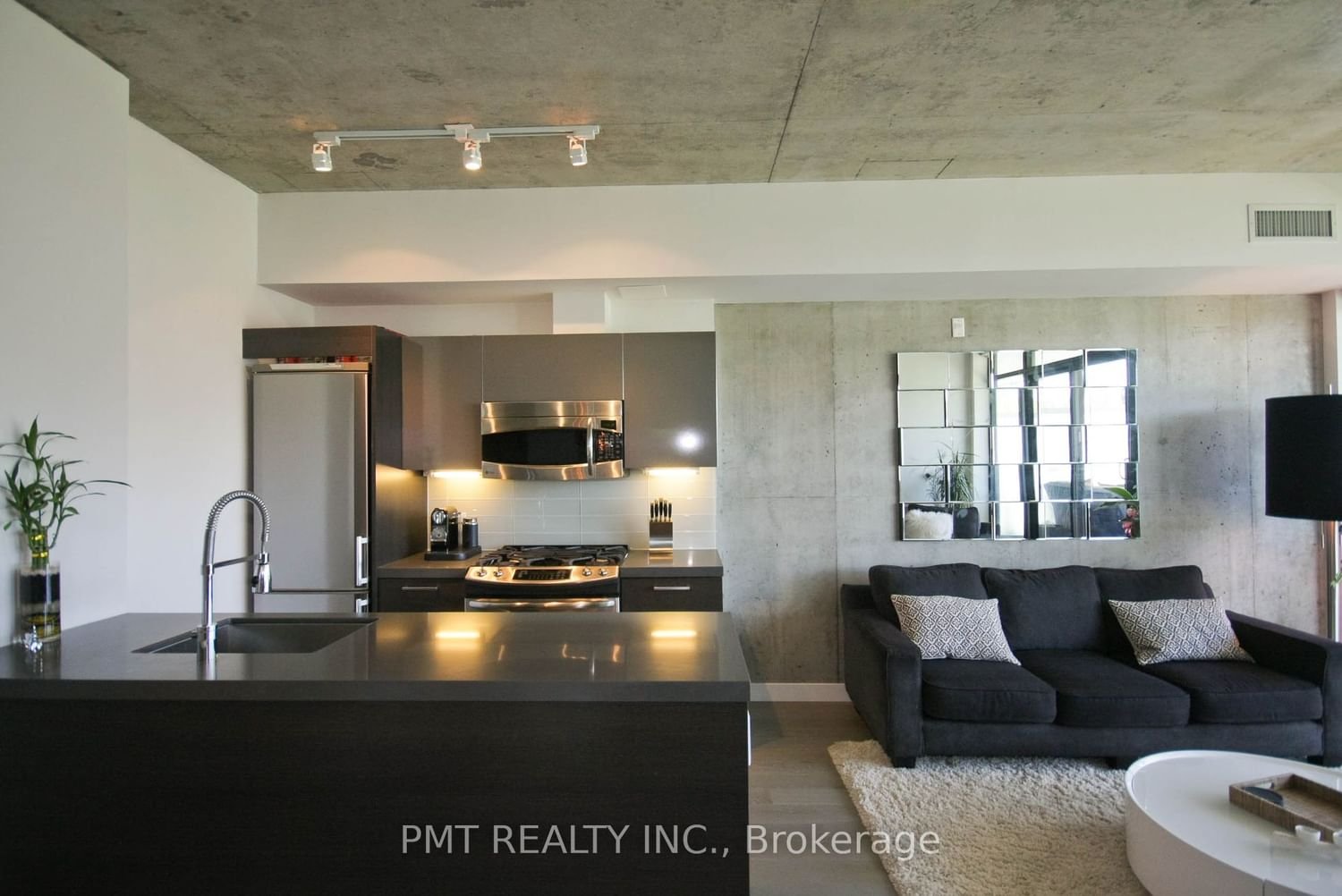 25 Stafford St, unit 301 for rent - image #3