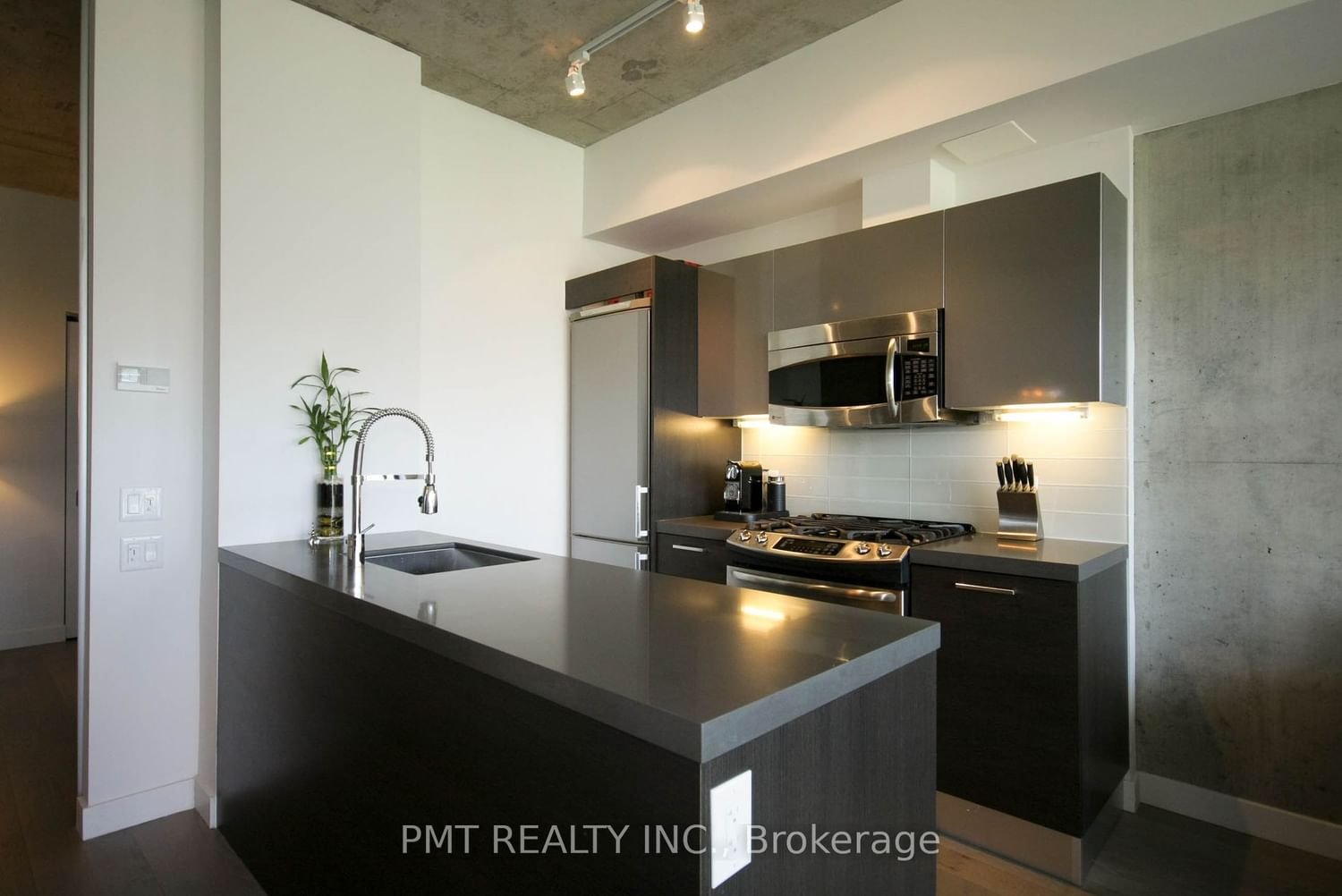 25 Stafford St, unit 301 for rent - image #4