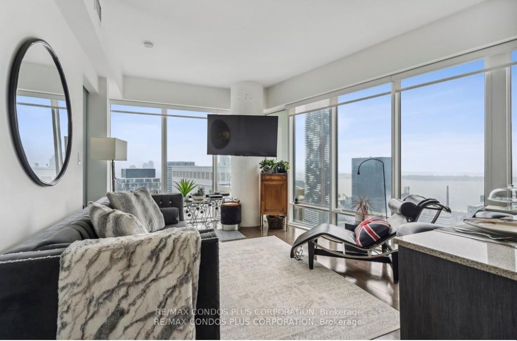 8 The Esplanade, unit 3311 for rent