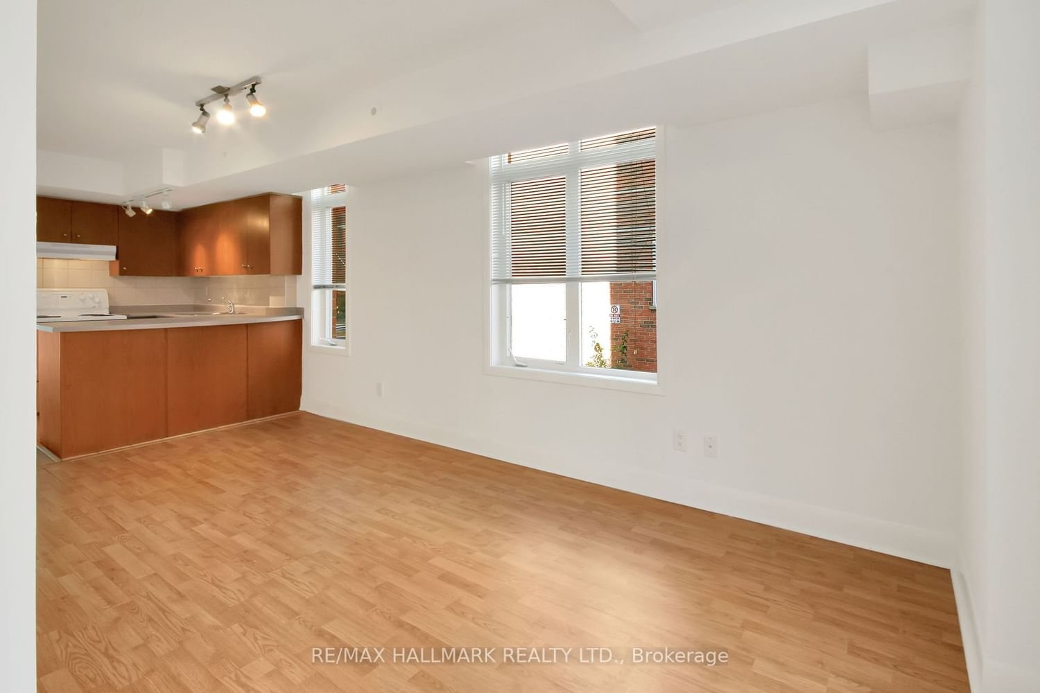 415 Jarvis St, unit 200 for rent - image #4