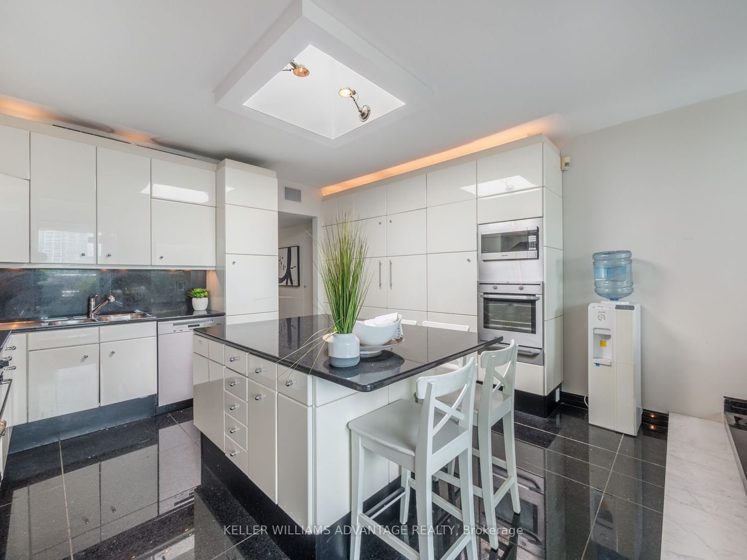 4 Lowther Ave, unit Ph703 for sale - image #17