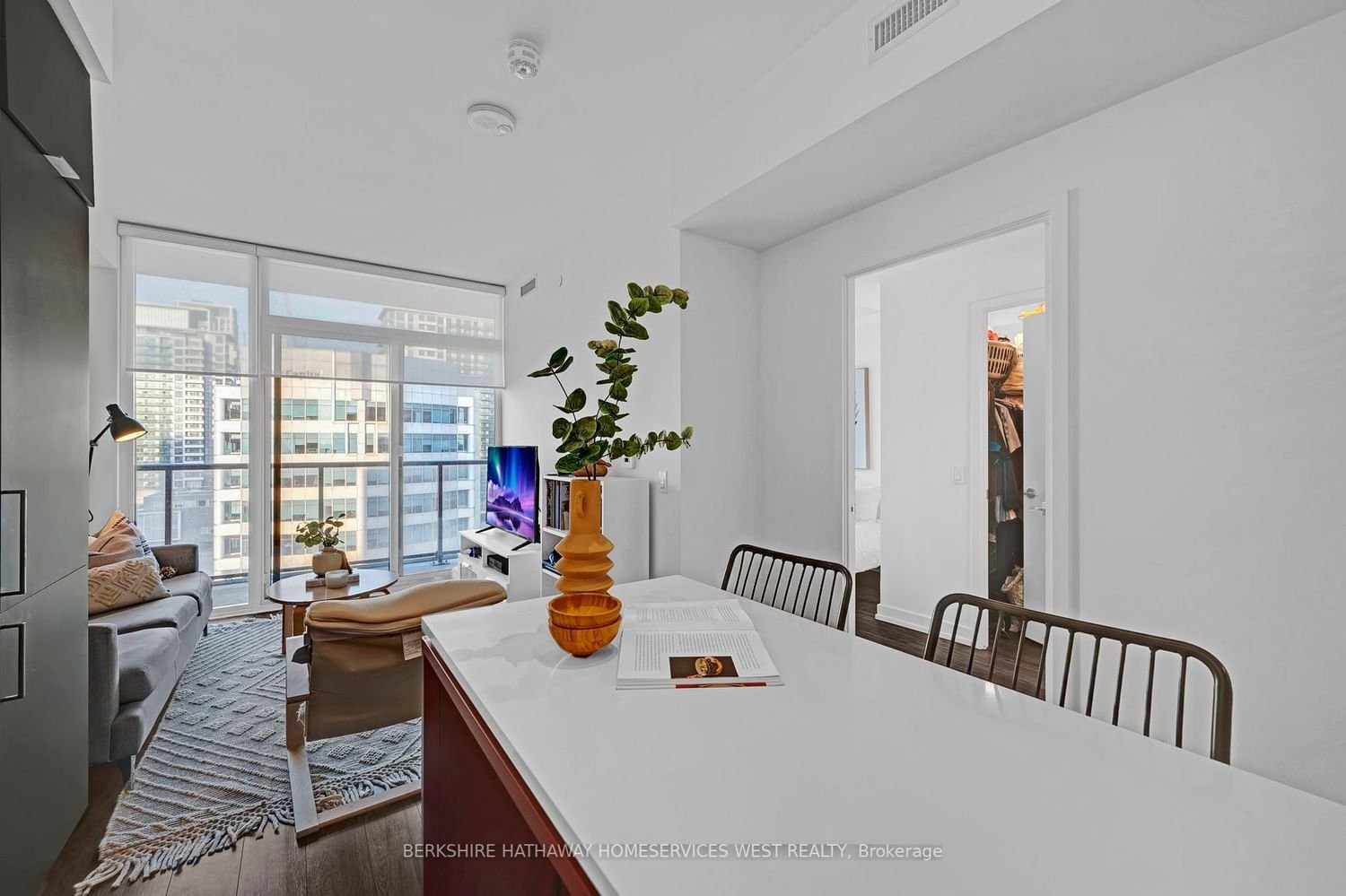 33 Helendale Ave, unit 908 for sale - image #7
