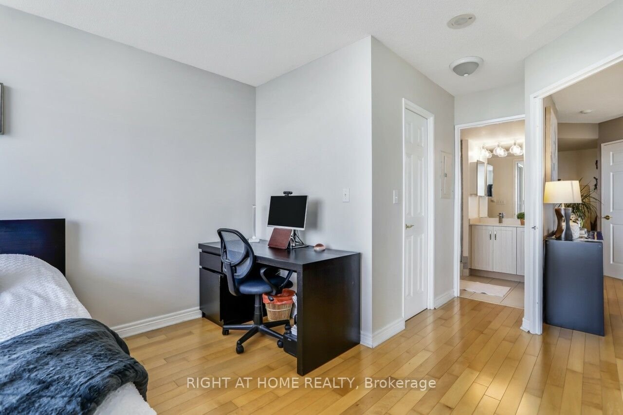 23 Hollywood Ave, unit 3205 for sale - image #17