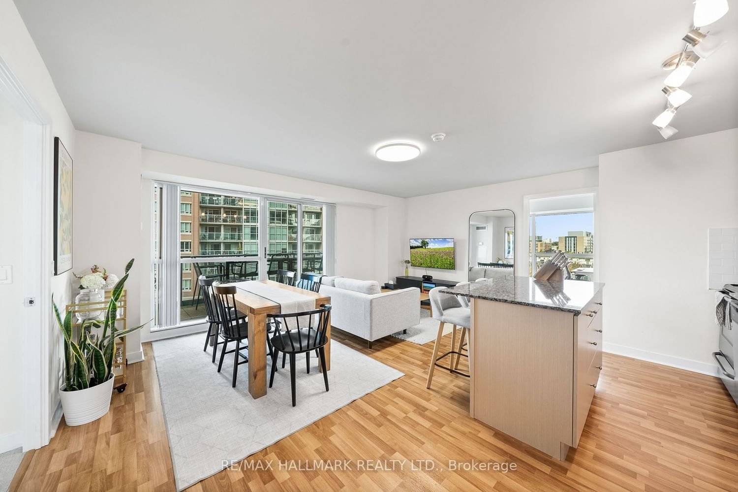 100 Western Battery Rd, unit 707 for sale - image #1