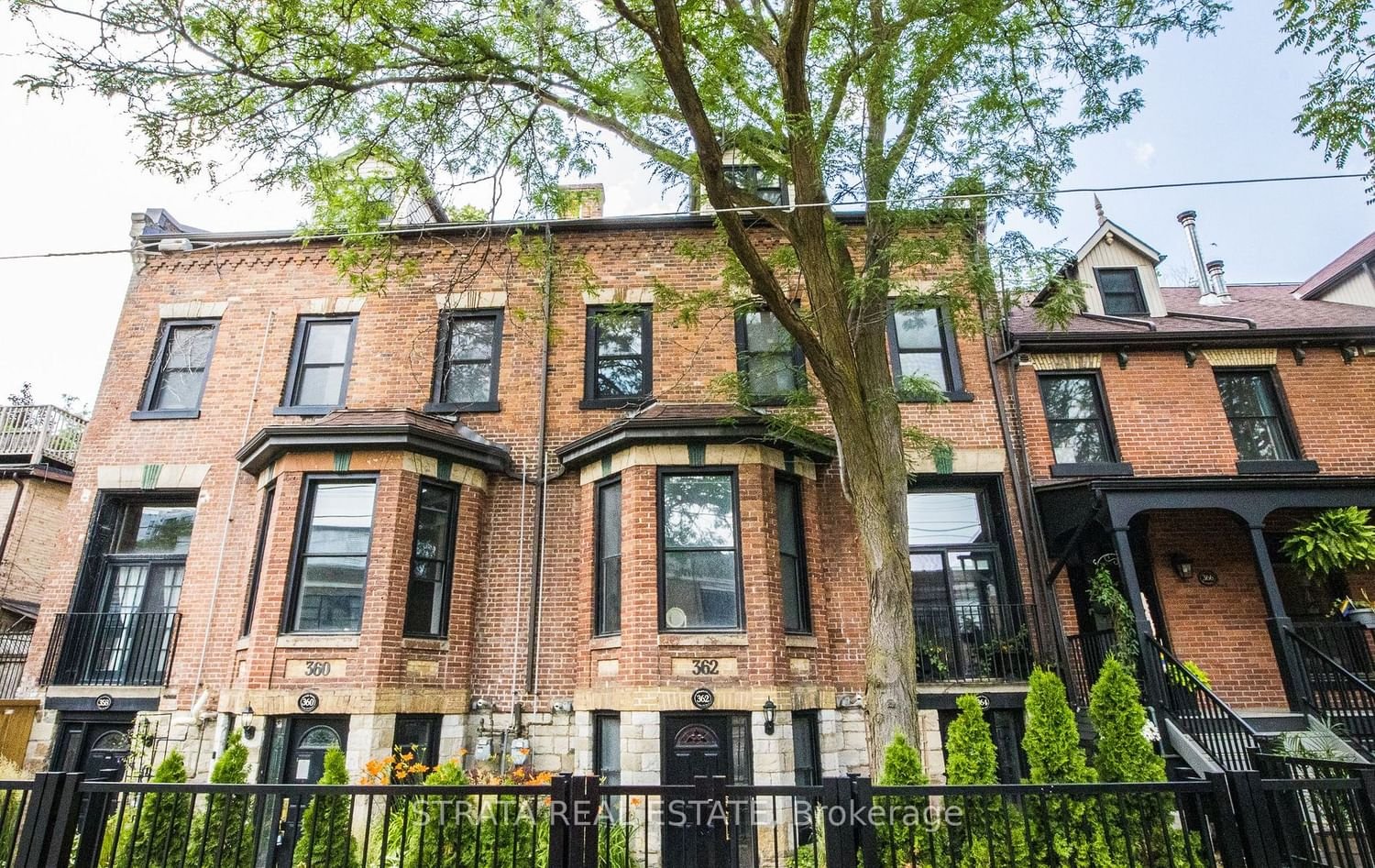 364 Dundas St E, unit A for sale in Cabbagetown - image #1