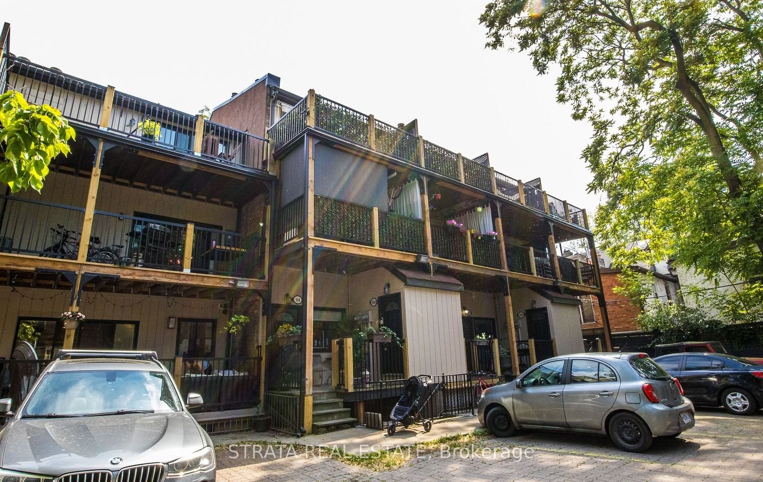 364 Dundas St E, unit A for sale in Cabbagetown - image #2