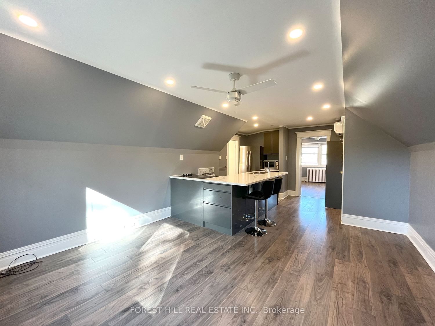 303 Lonsdale Rd, unit 3rd for rent in Forest Hill South - image #3