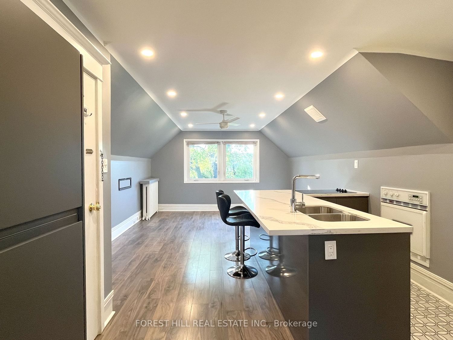 303 Lonsdale Rd, unit 3rd for rent in Forest Hill South - image #4