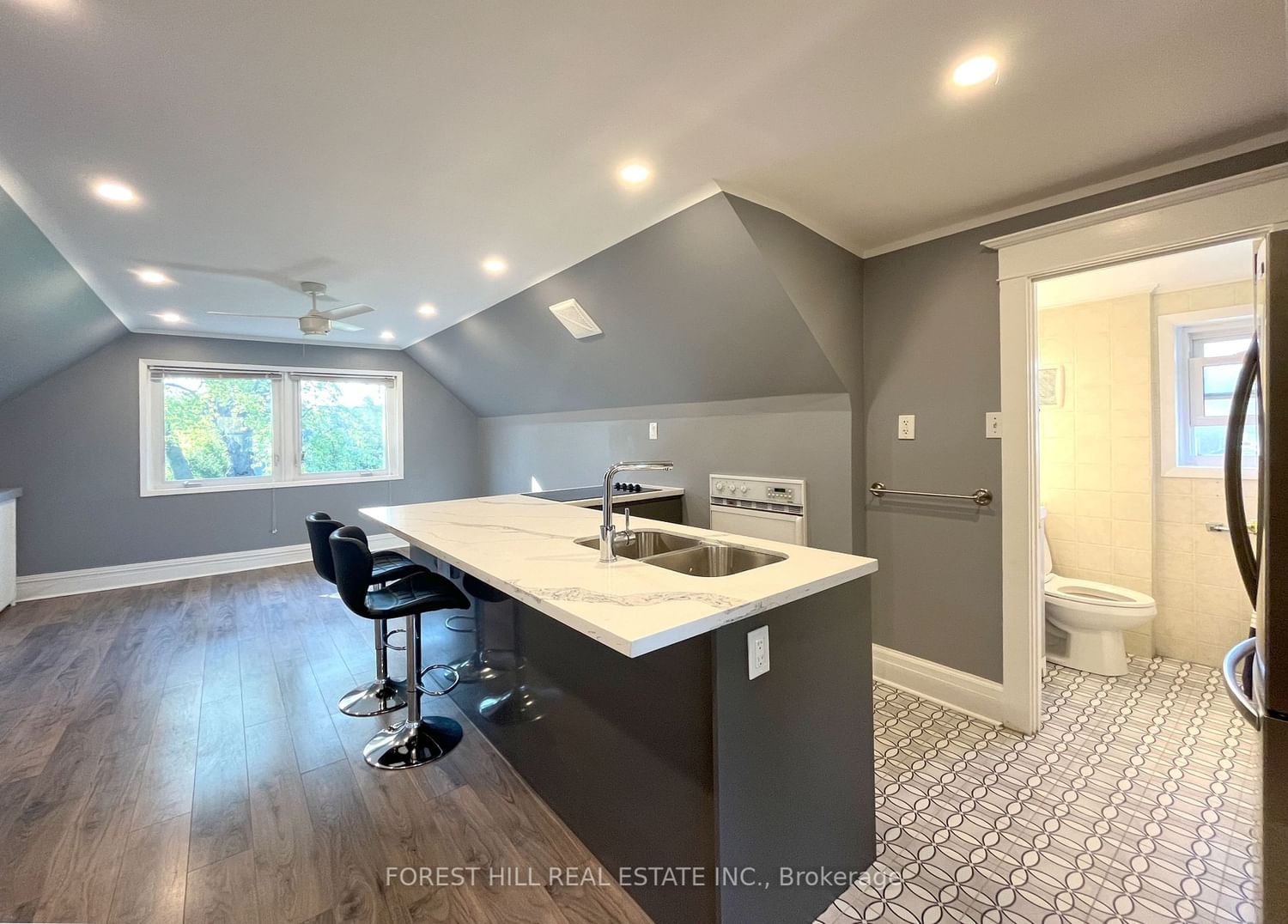 303 Lonsdale Rd, unit 3rd for rent in Forest Hill South - image #5
