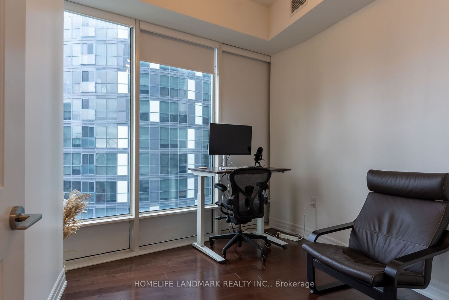 8 The Esplanade, unit 2811 for rent