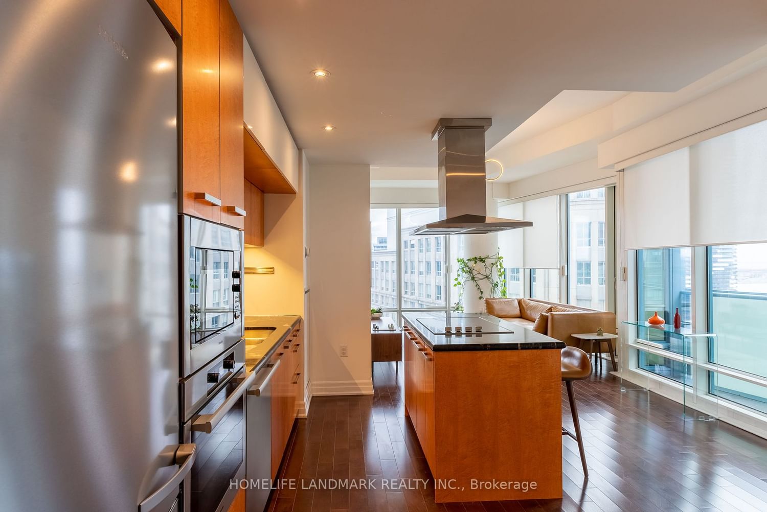 8 The Esplanade, unit 2811 for rent