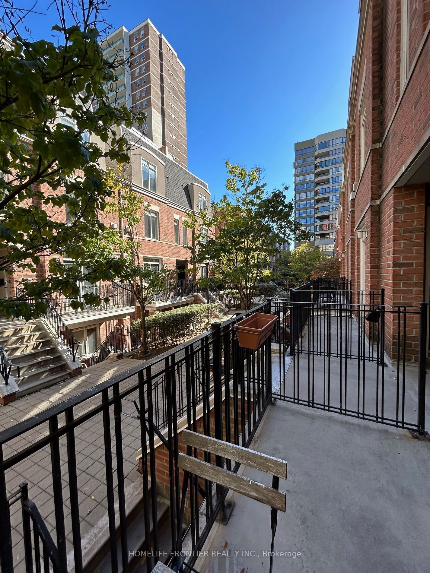 415 Jarvis St, unit 230 for rent - image #2