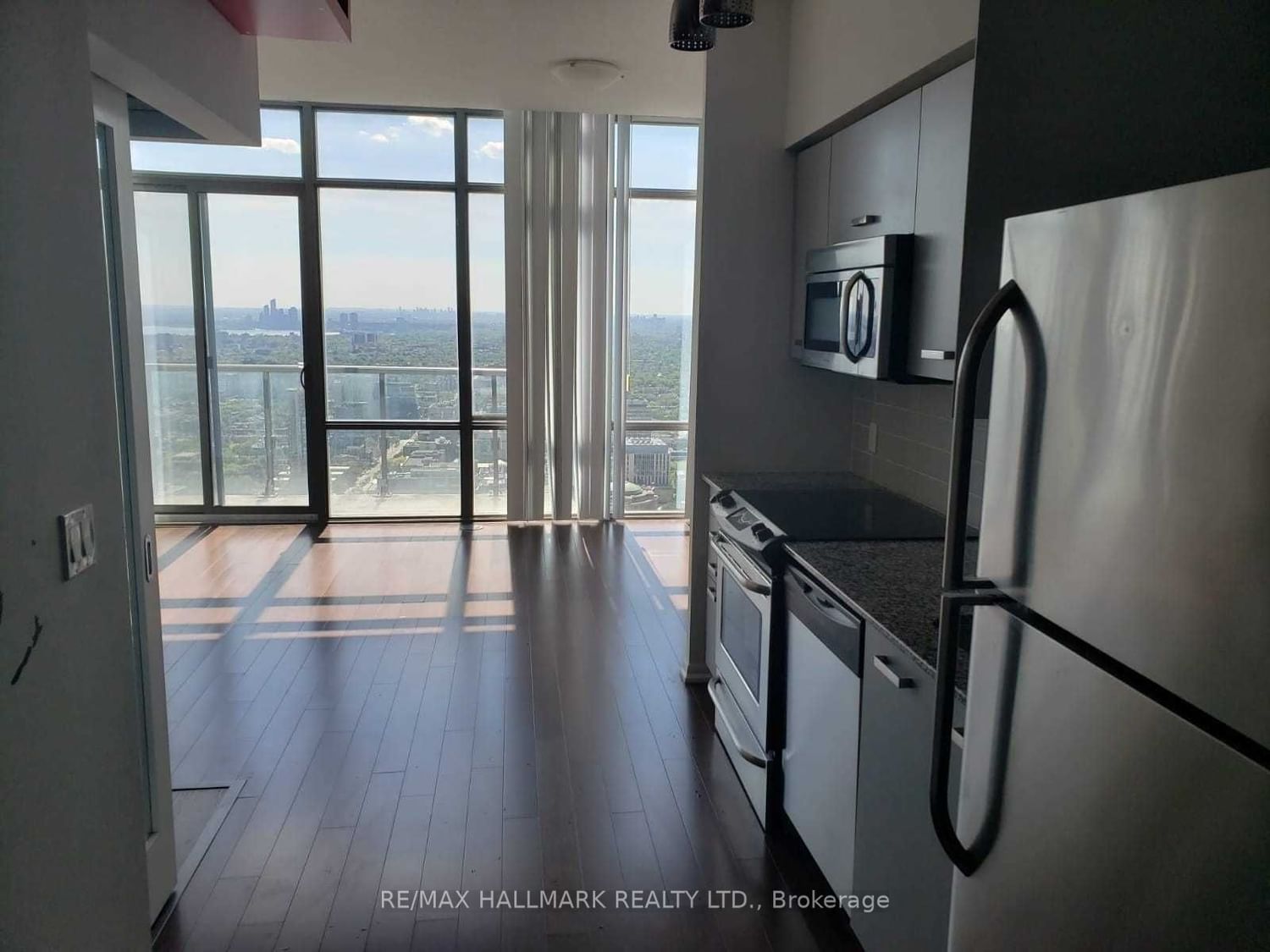 832 Bay St, unit 5001 for rent