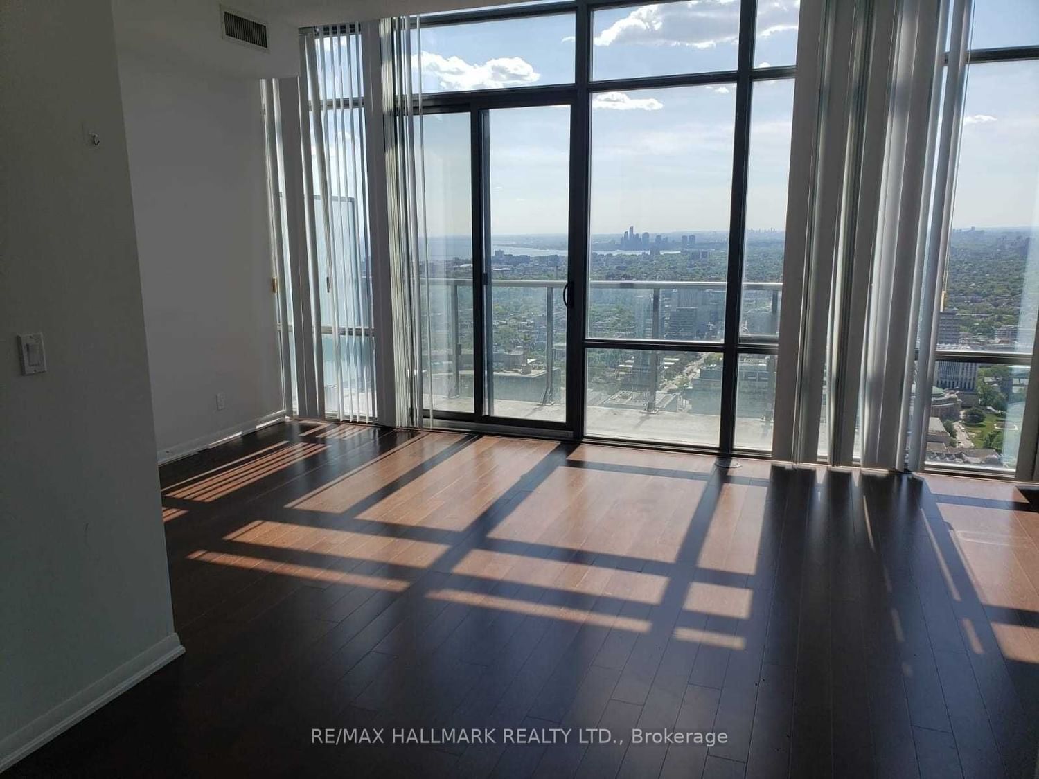 832 Bay St, unit 5001 for rent