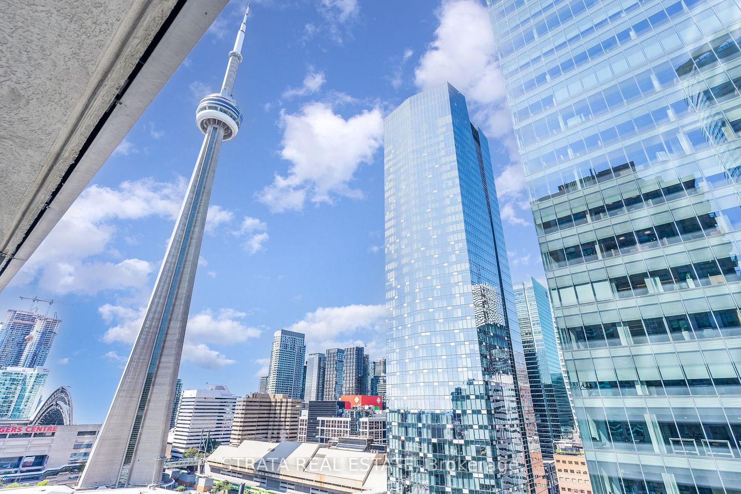 30 Grand Trunk Cres, unit 2505 for sale in City Centre - image #1