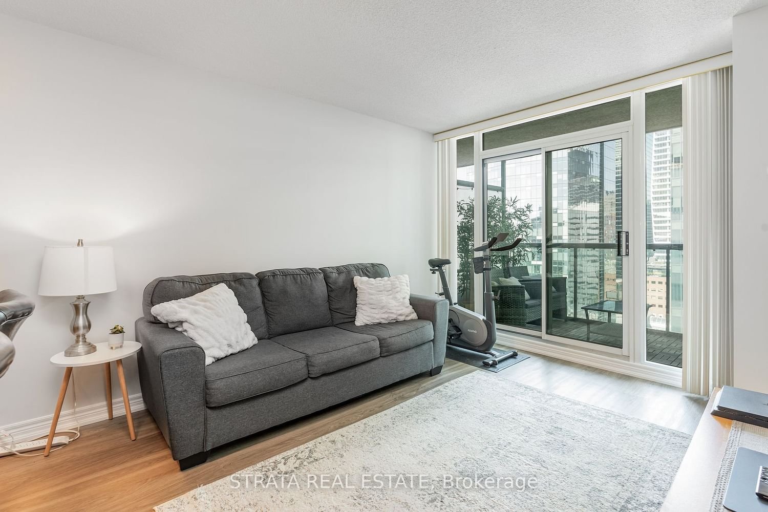 30 Grand Trunk Cres, unit 2505 for sale in City Centre - image #3