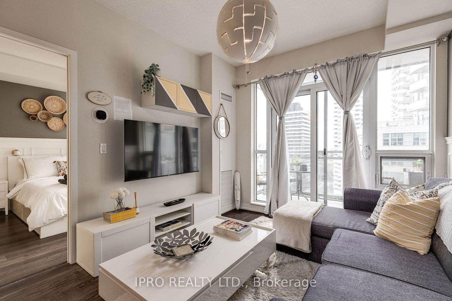 98 Lillian St, unit 1019 for sale - image #2