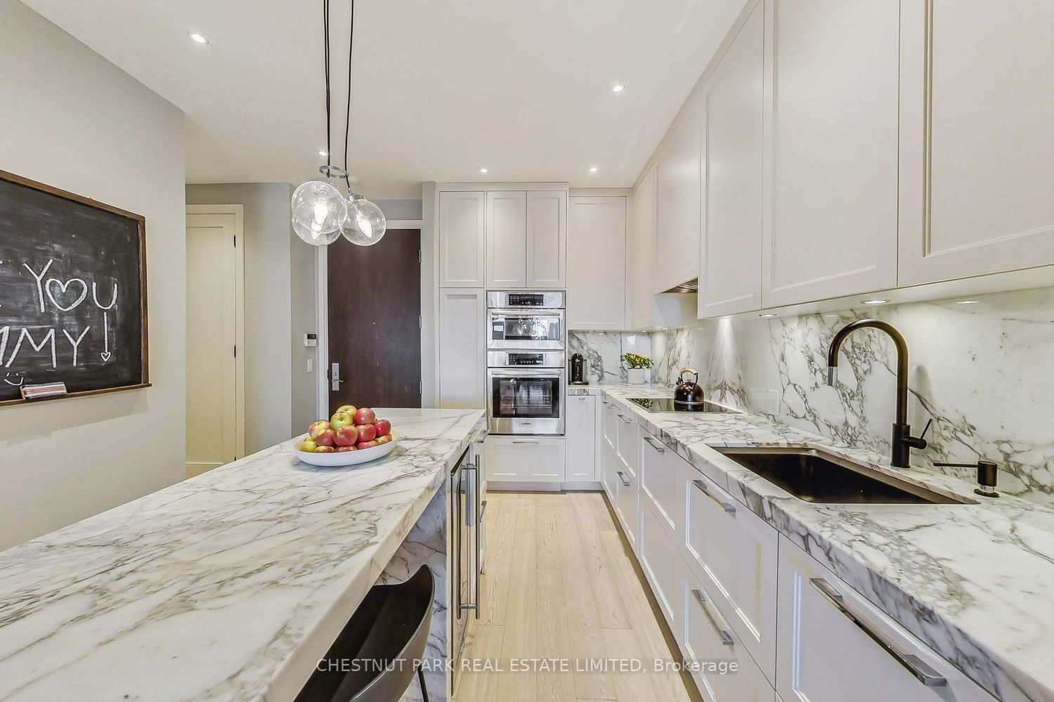 48 St Clair Ave W, unit 1104 for sale