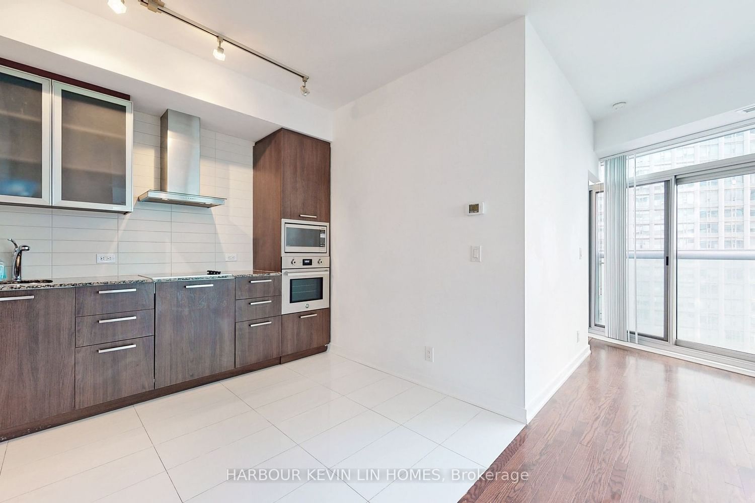 14 York St, unit 1205 for rent - image #17