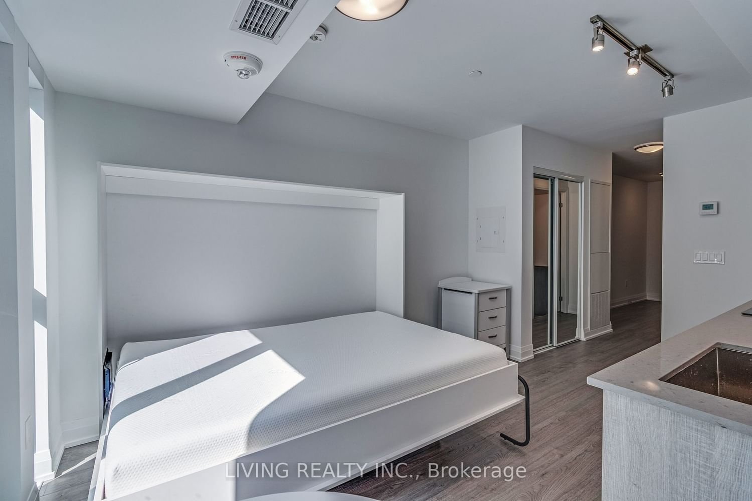 77 Mutual St, unit 306 for rent - image #21