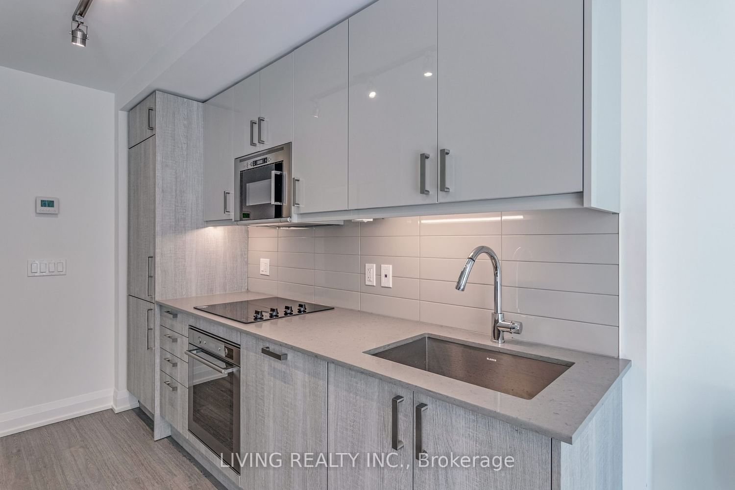 77 Mutual St, unit 306 for rent - image #28