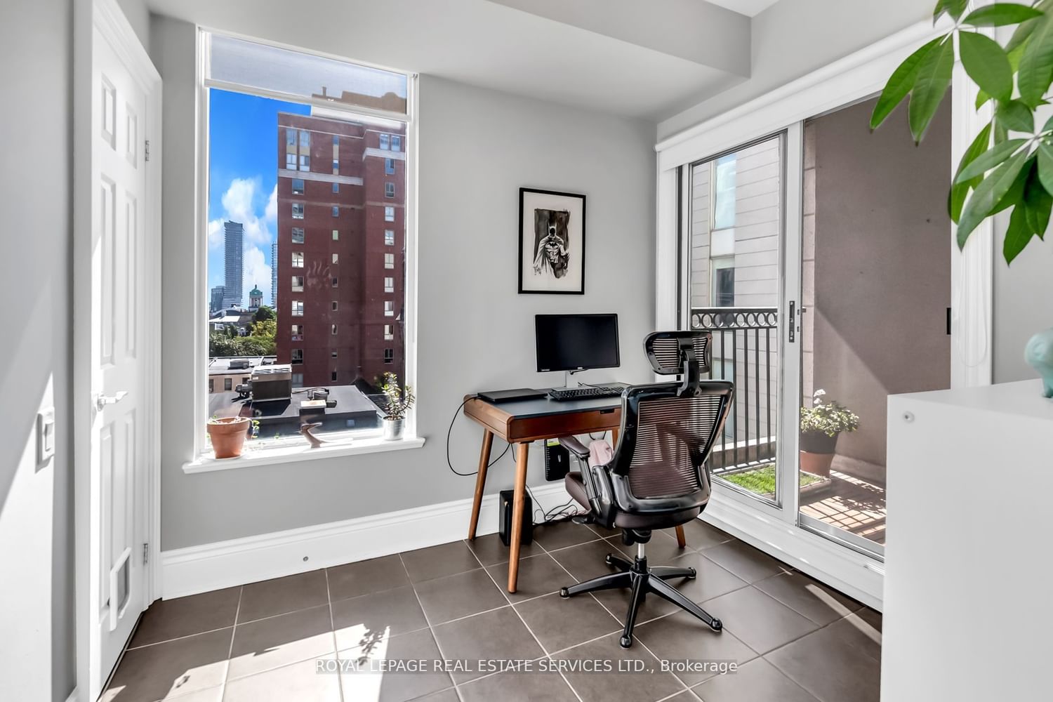 115 Richmond St E, unit 709 for sale