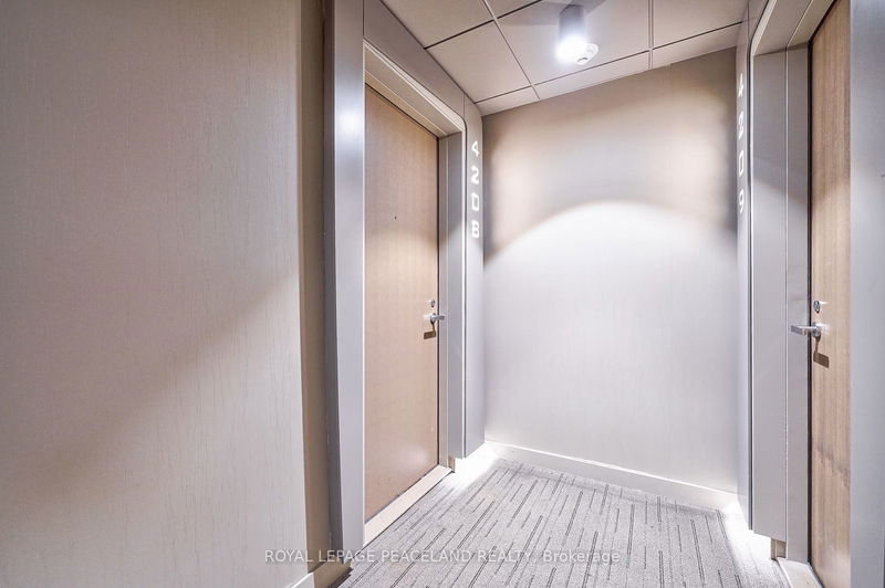 1 Bloor St E, unit 4208 for sale in Yonge and Bloor - image #2
