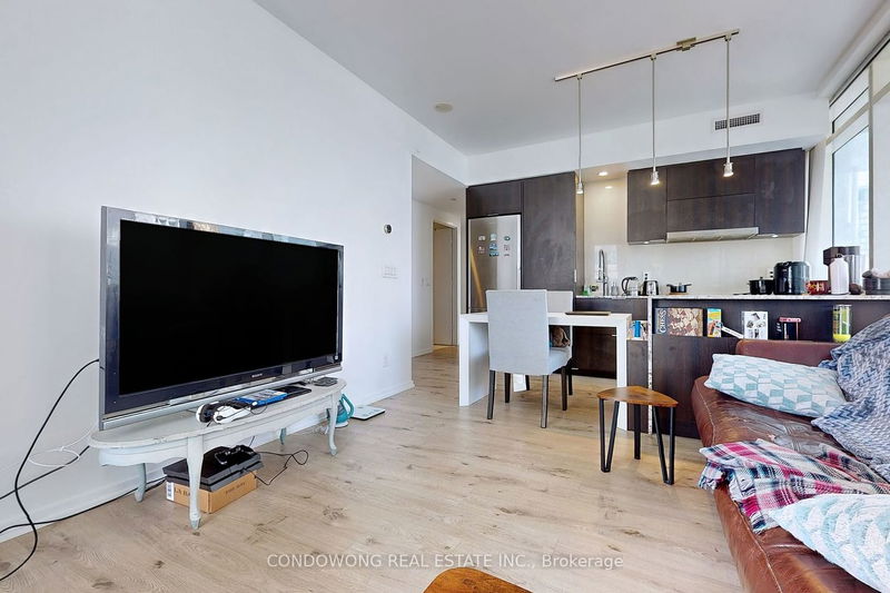 1 Bloor St E, unit 1710 for sale in Yonge and Bloor - image #2