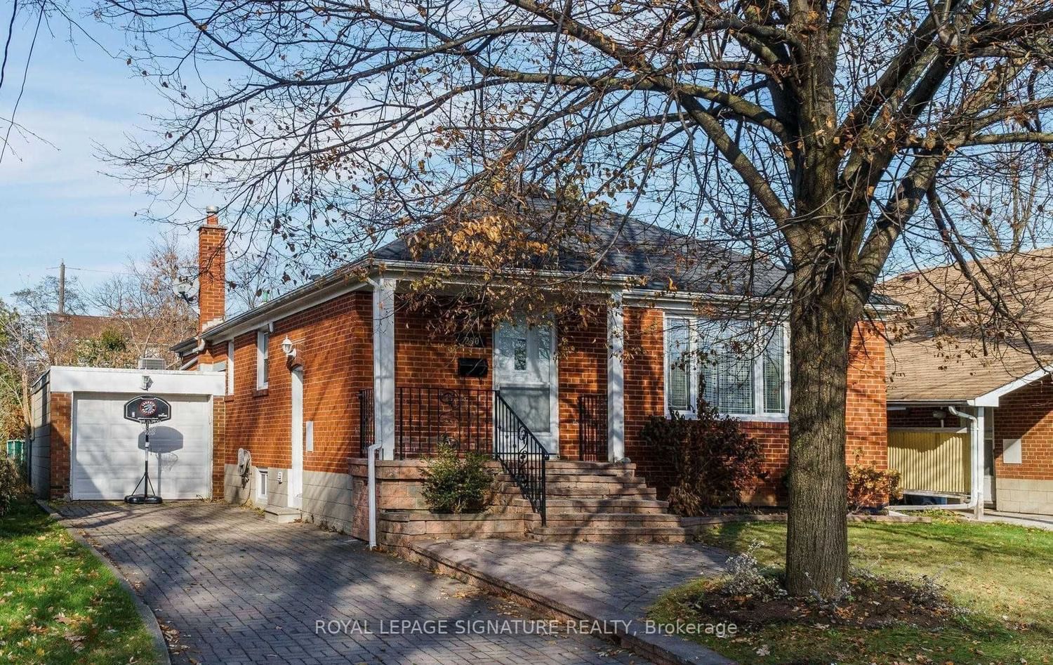 290 Bogert Ave | 3 Beds | 1 Bath | Listed for Rent | strata.ca