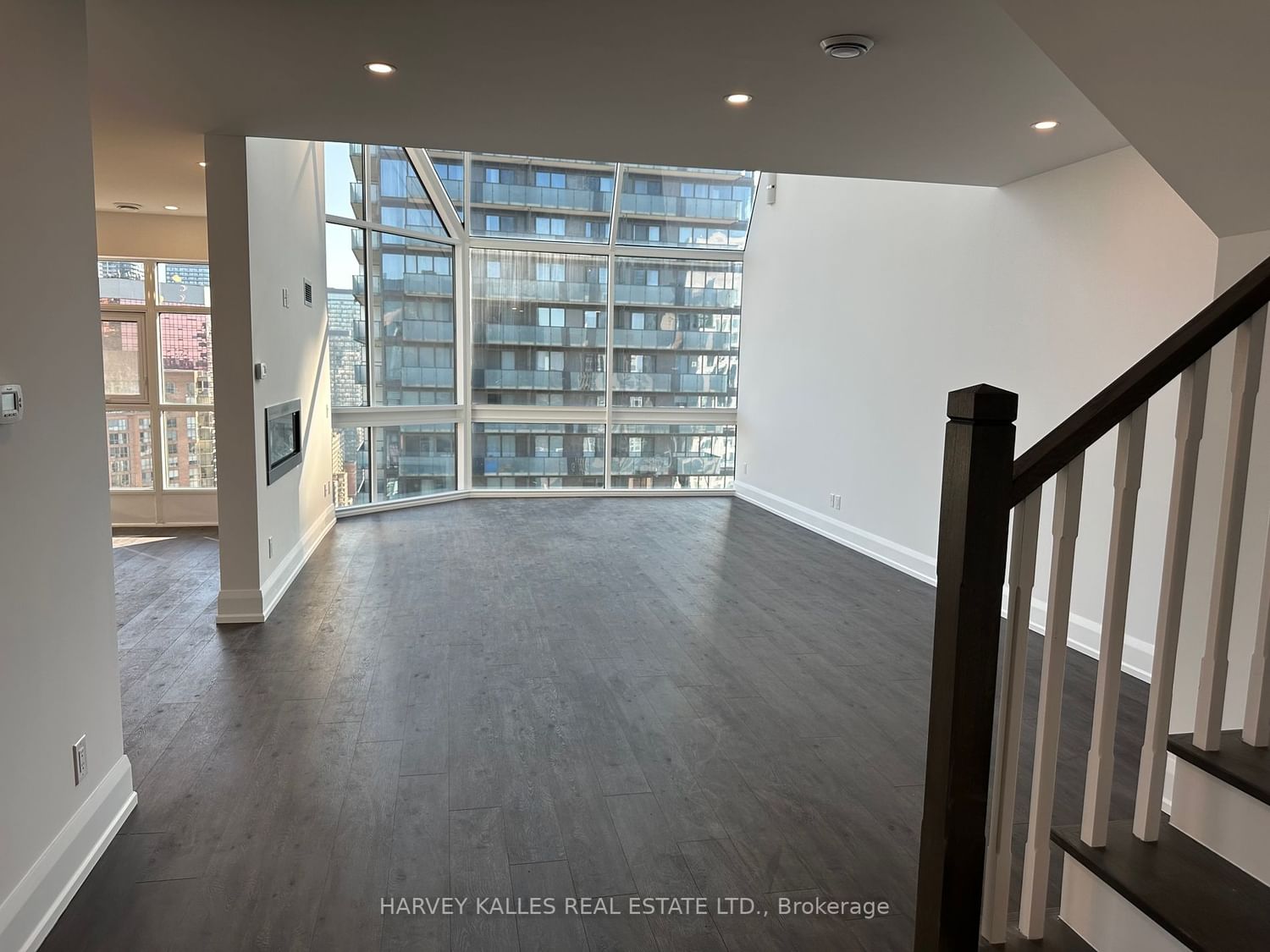 55 Charles St W, unit 3101 for rent