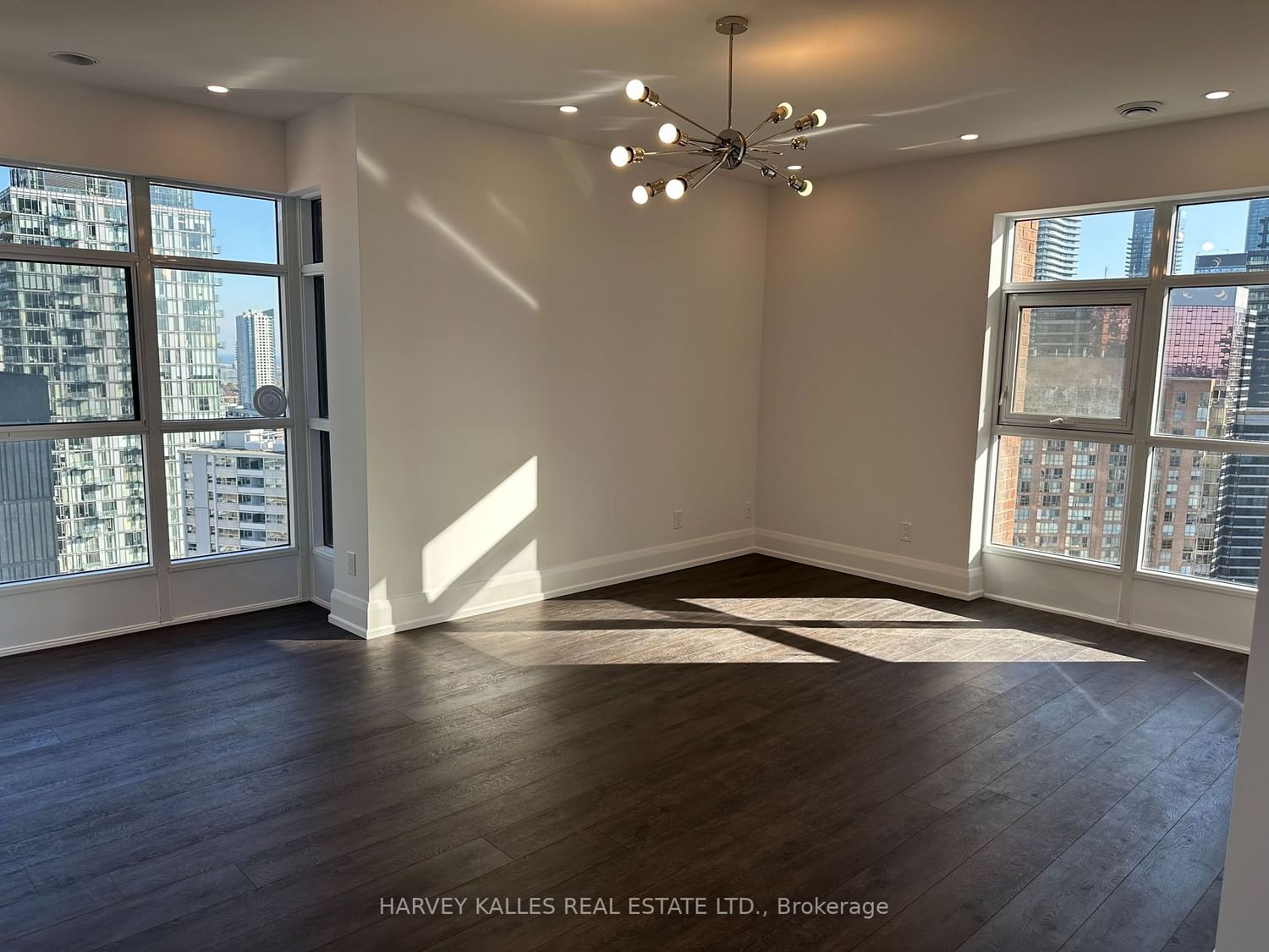 55 Charles St W, unit 3101 for rent