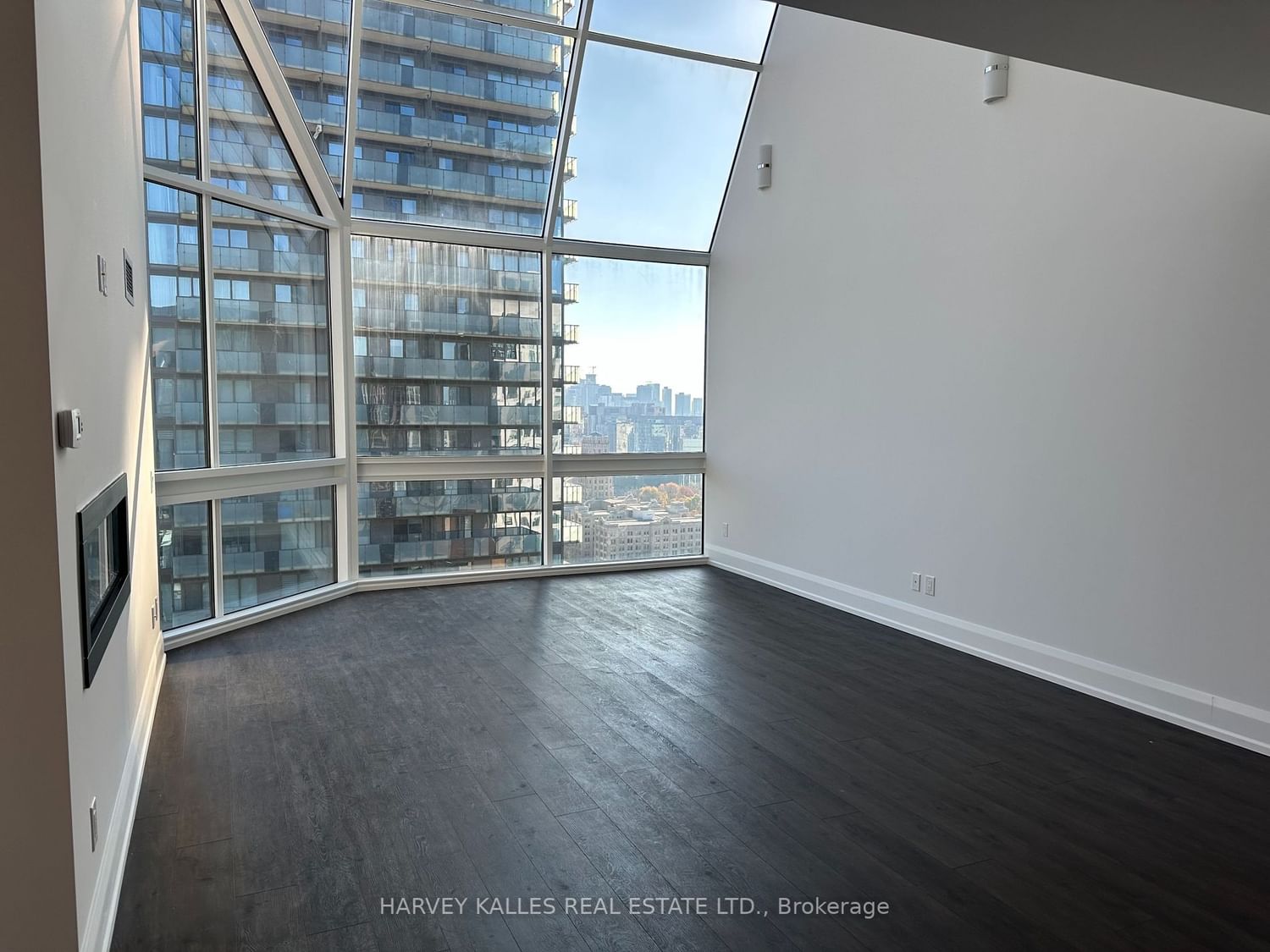 55 Charles St W, unit 3101 for rent