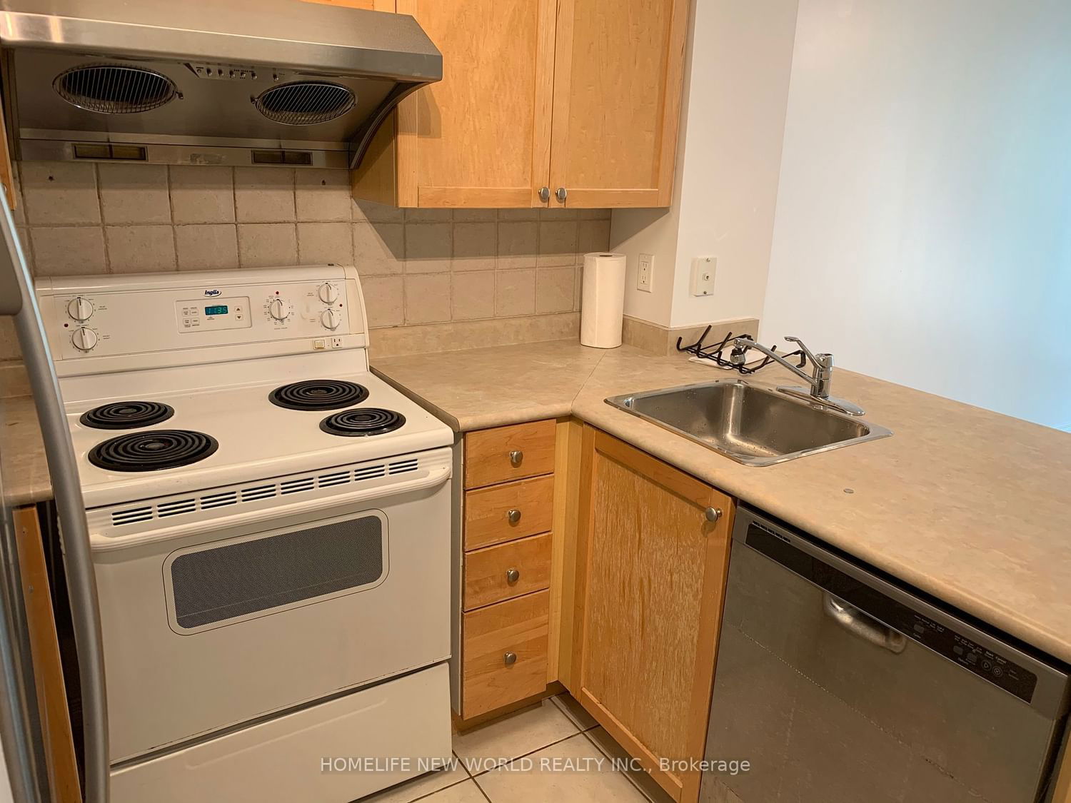 28 Harrison Garden Blvd, unit 910 for rent - image #9